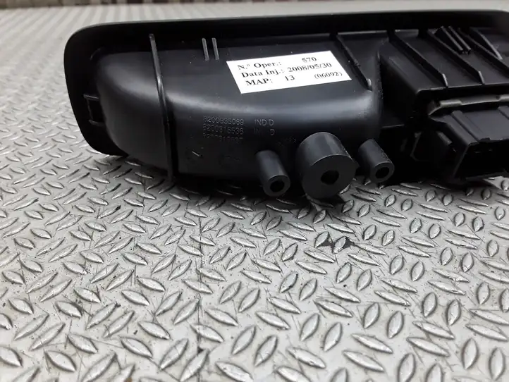 Renault Modus (2007 - 2012) 8200635069 Кнопка стеклоподъемников — фото 2