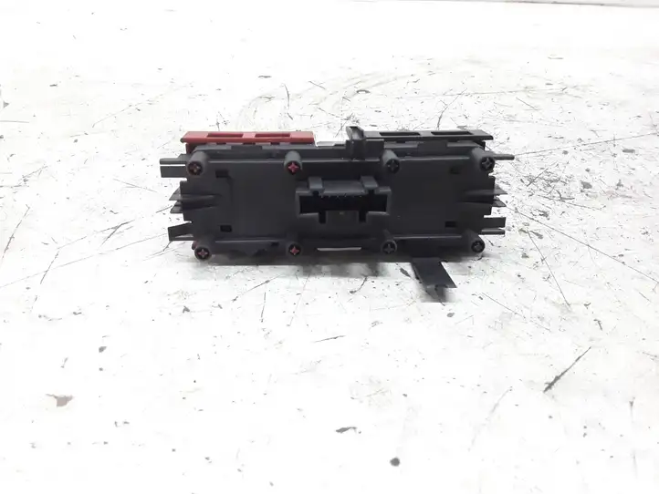 Renault Megane II (2002 - 2005) 8200095493 Включатель аварийных фонарей — фото 2
