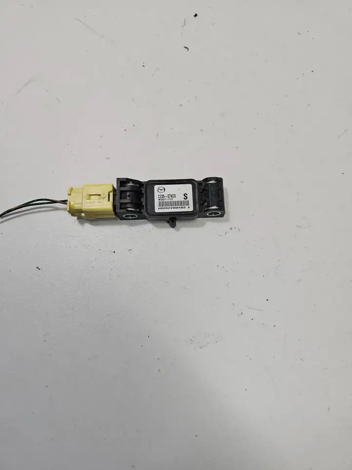 Mazda 5 (2005 - 2010) C23557KC0 Датчик удара SRS — фото 1