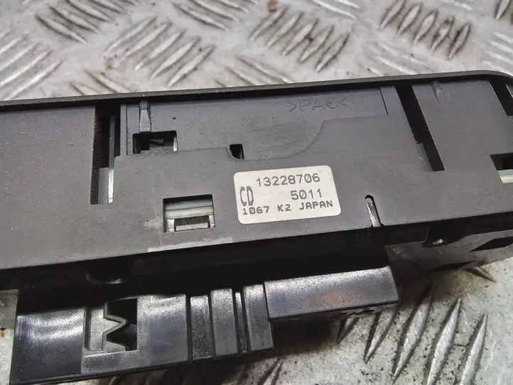 Opel Astra H (2004 - 2009) 13228706 Кнопка стеклоподъемников — фото 2