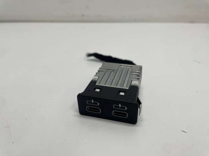 5A84160 BMW 5 G30 G31 USB jungtis