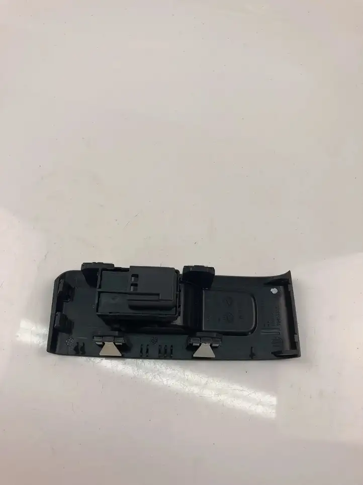 Volvo XC40 (2017 - ) 31456060 Кнопка стеклоподъемников — фото 3