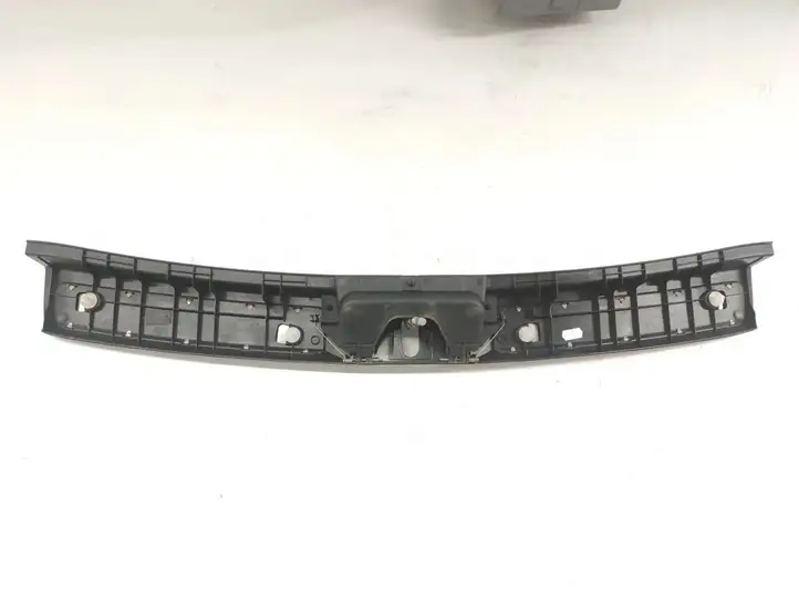 Toyota Avensis T270 (2009 - 2012) 5838705110 Отделка порога багажника — фото 2