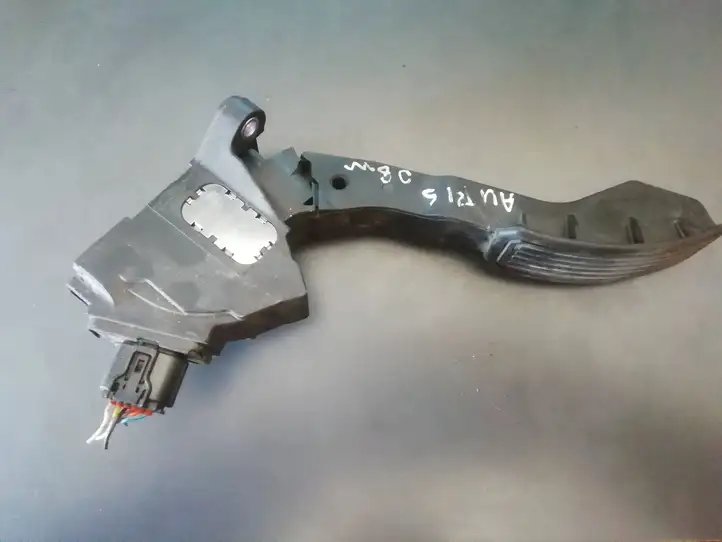 Toyota Auris 150 (2006 - 2012) 78110-02010 Педаль акселератора — фото 2