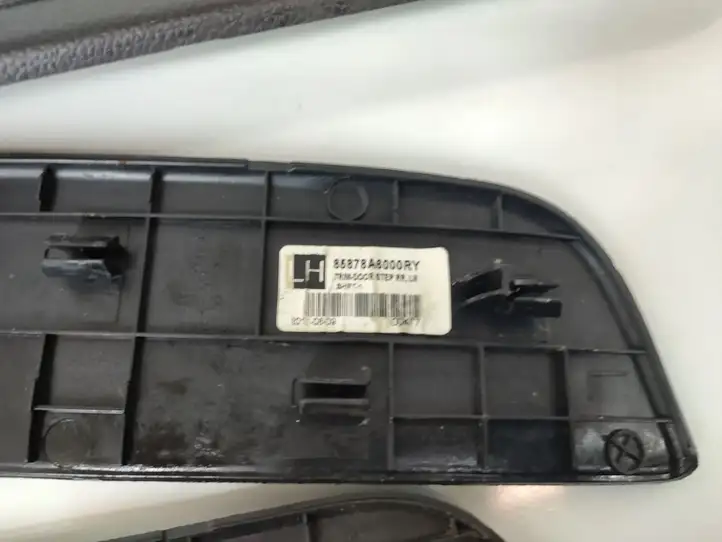 Hyundai i30 (2015 - 2017) 85888A6000RY Внутренняя обшивка порога (комплект) — фото 11