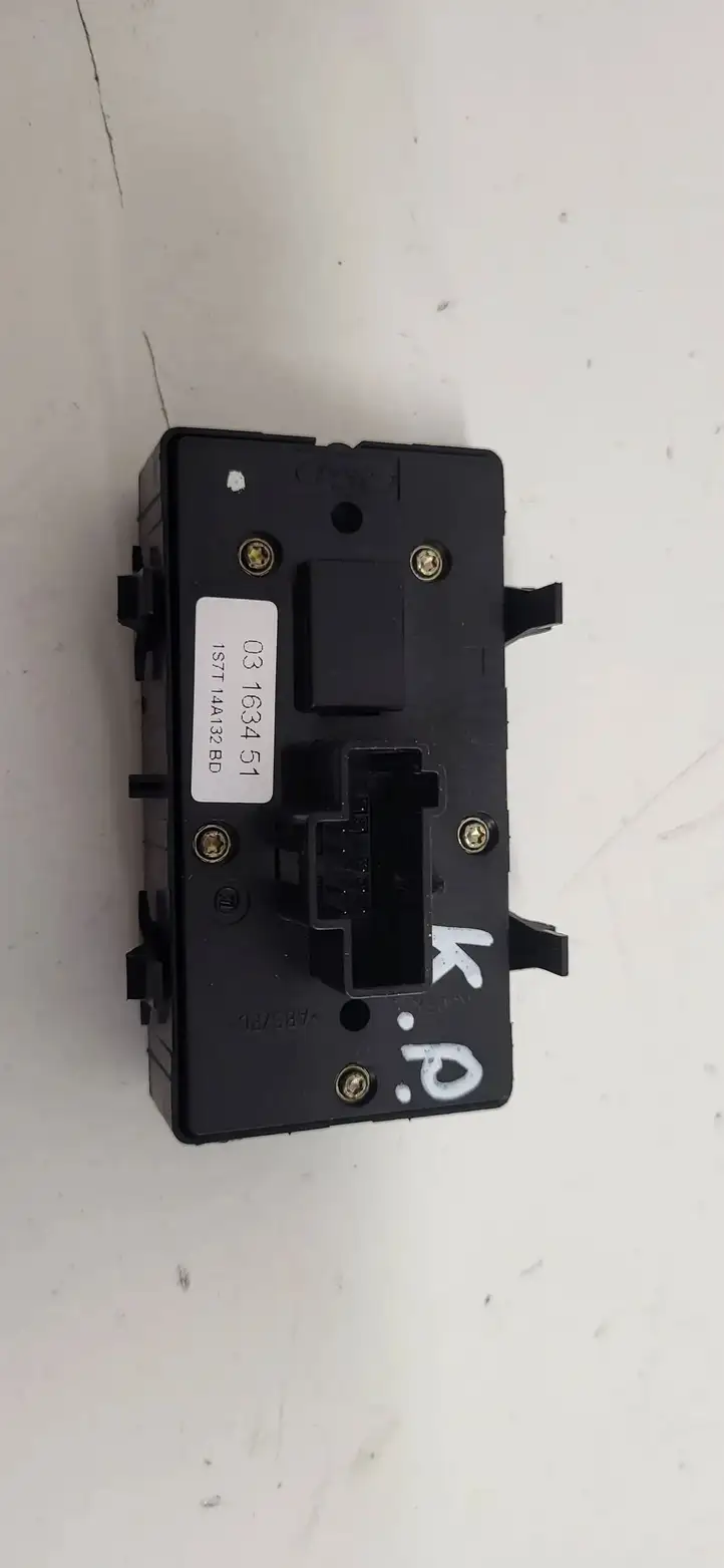 Ford Mondeo Mk III (2000 - 2007) 1S7T14A132BD Блок кнопок стеклоподъемников — фото 2