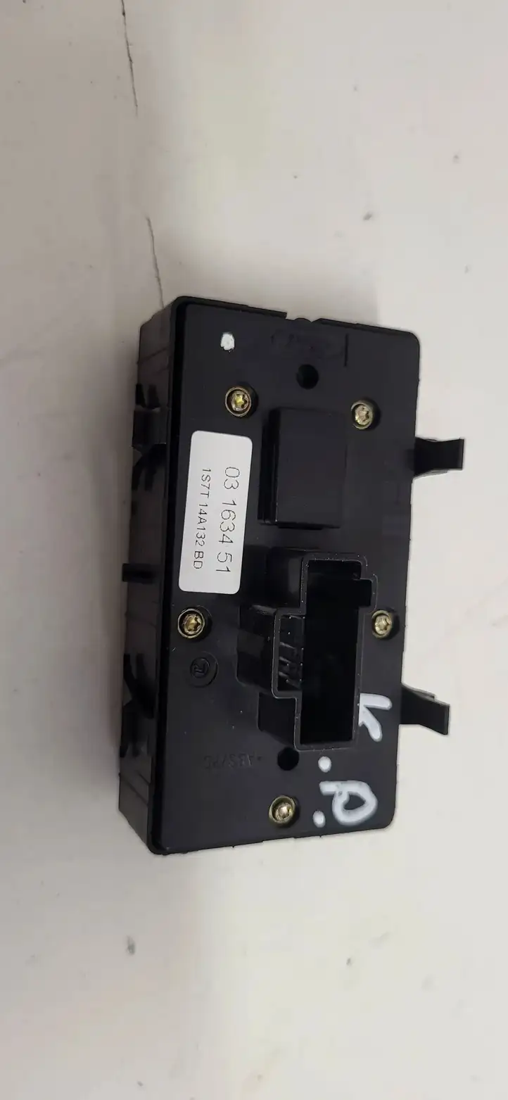 Ford Mondeo Mk III (2000 - 2007) 1S7T14A132BD Блок кнопок стеклоподъемников — фото 5