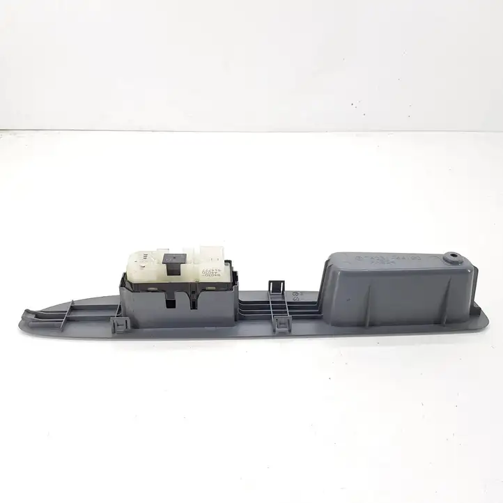 Toyota Avensis Verso (2001 - 2004) 7423144190 Блок кнопок стеклоподъемников — фото 4