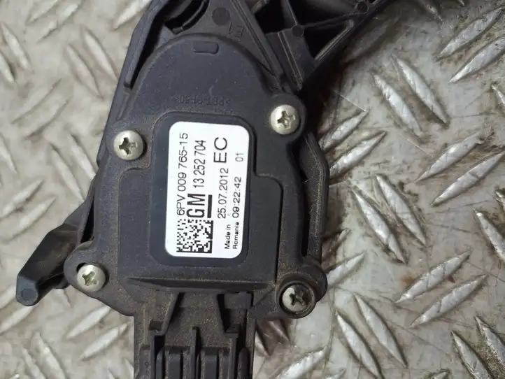 Opel Astra J (2009 - 2012) 13252704 Педаль акселератора — фото 4