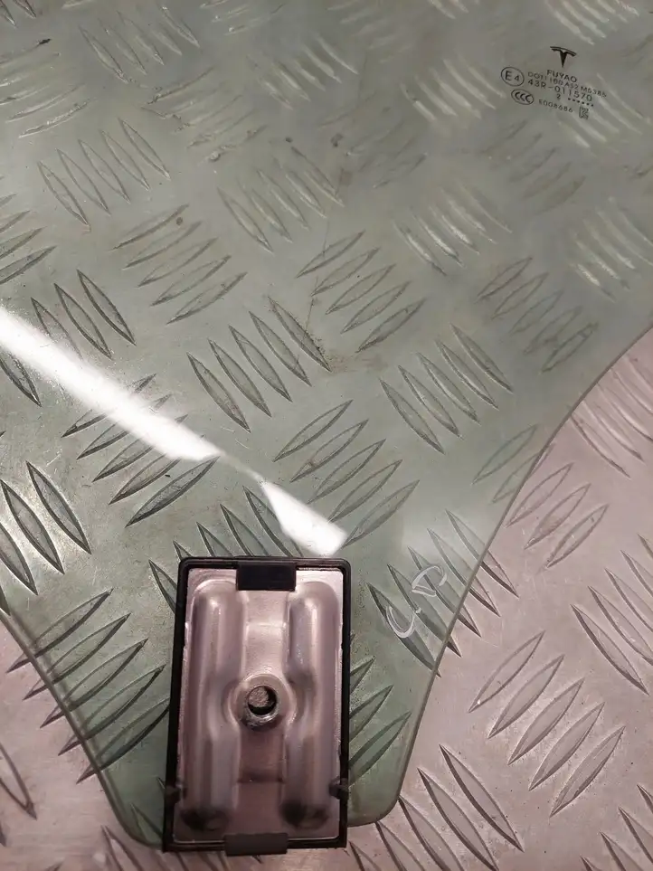 Tesla Model 3 (2017 - 2023) 43R011570 Стекло задней двери — фото 2