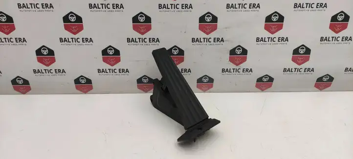 BMW 1 F20 F21 (2011 - 2019) 6853176 Педаль акселератора — фото 1