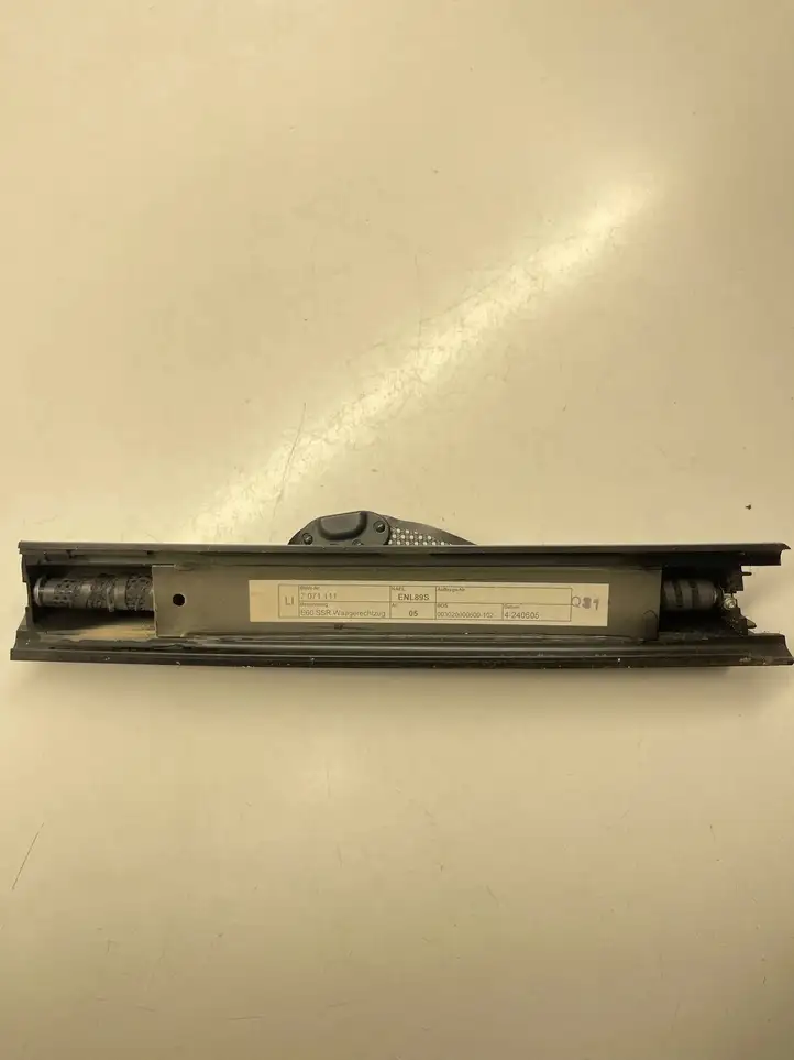 BMW 5 E60 E61 (2004 - 2010) 7071111 Солнцезащитная шторка заднего бокового окна — фото 1