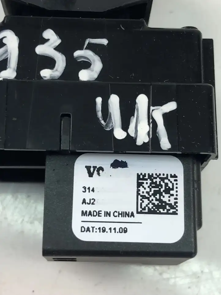 Volvo XC40 (2017 - ) 31456060 Кнопка стеклоподъемников — фото 4