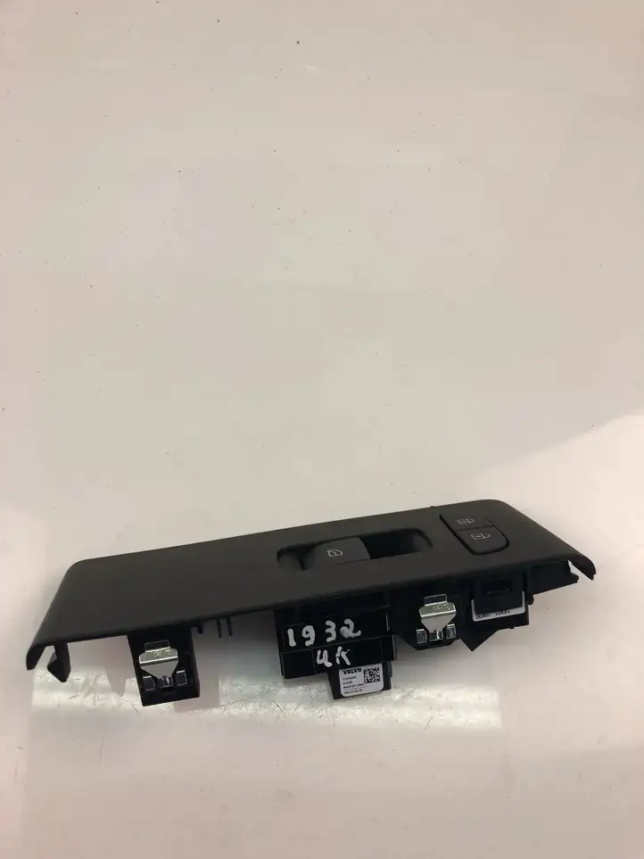 Volvo XC40 (2017 - ) 31456060 Кнопка стеклоподъемников — фото 1