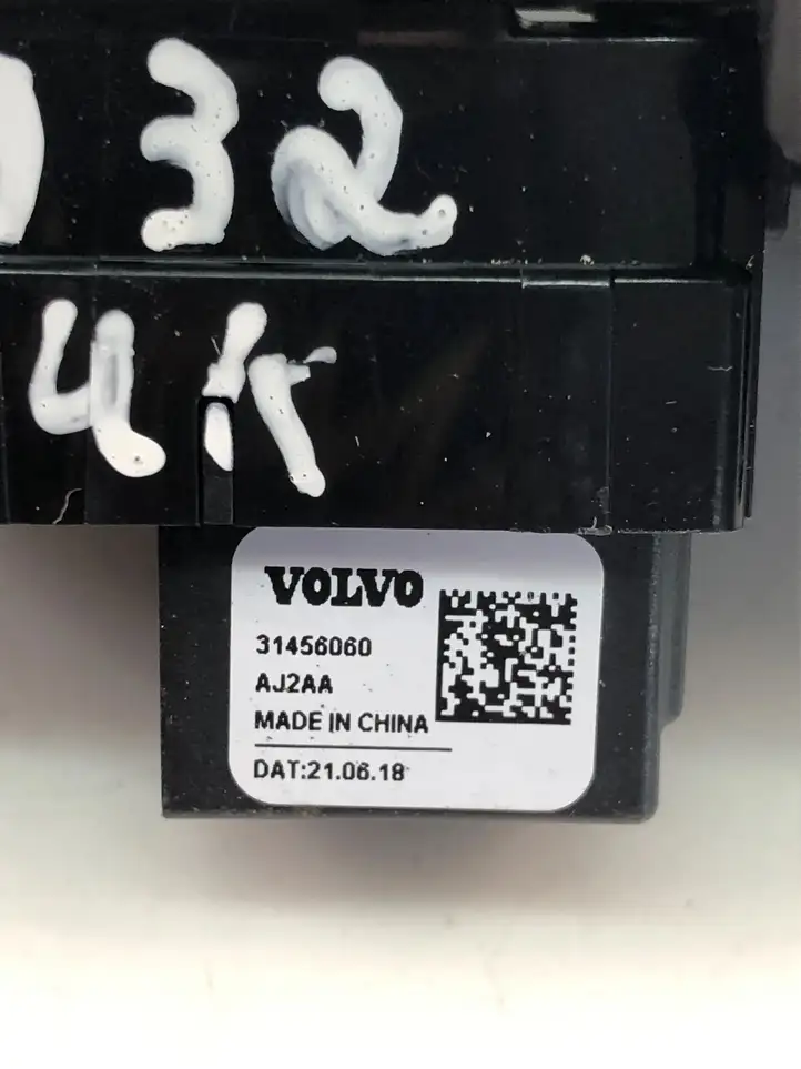 Volvo XC40 (2017 - ) 31456060 Кнопка стеклоподъемников — фото 4