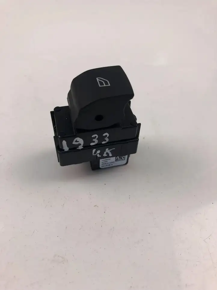 Volvo XC40 (2017 - ) 31456060 Кнопка стеклоподъемников — фото 1
