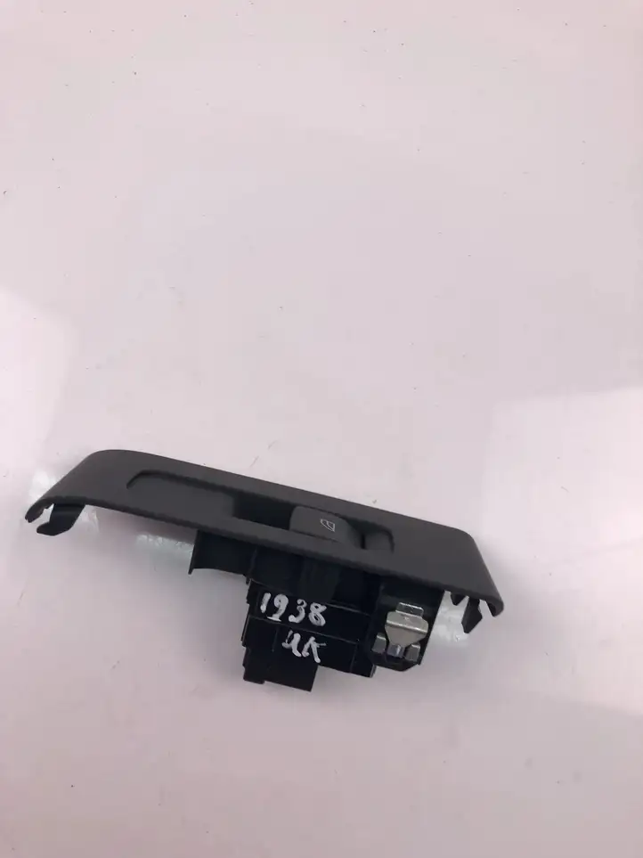 Volvo XC40 (2017 - ) 31456060 Кнопка стеклоподъемников — фото 1