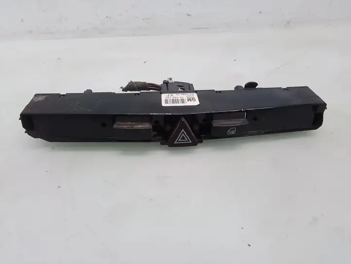 Opel Astra H (2004 - 2009) 13100105 Включатель аварийных фонарей — фото 1