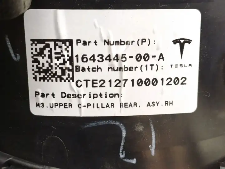 Tesla Model 3 (2017 - 2023) 1643445-00-A Верхняя обшивка стойки D — фото 2