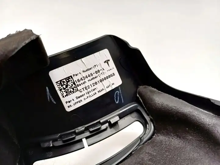 Tesla Model 3 (2017 - 2023) 1643445-00-A Верхняя обшивка стойки D — фото 2