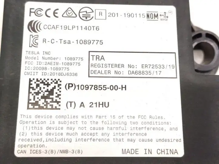 Tesla Model 3 (2017 - 2023) 1097855-00-H Прочие блоки управления — фото 3