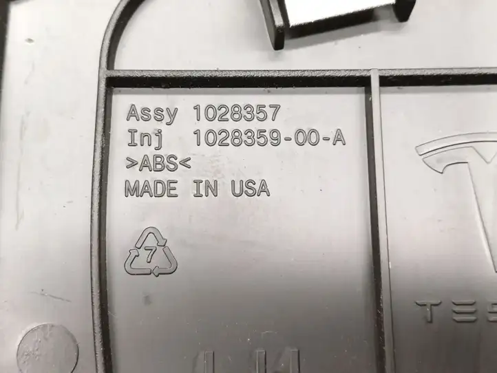 Tesla Model S (2016 - 2021) 1028359-00-A Отделка внутренней панели салона — фото 3