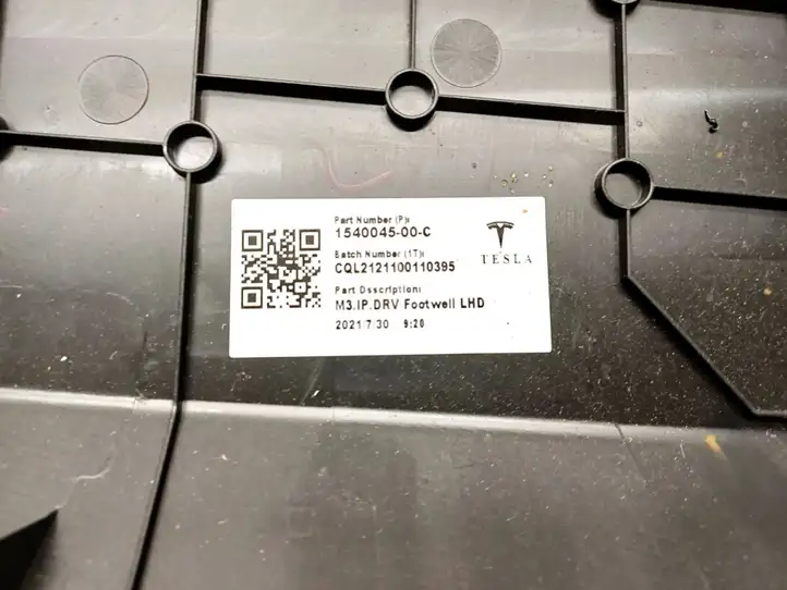 Tesla Model 3 (2017 - 2023) 1540045-00-C Прочие детали панели — фото 2
