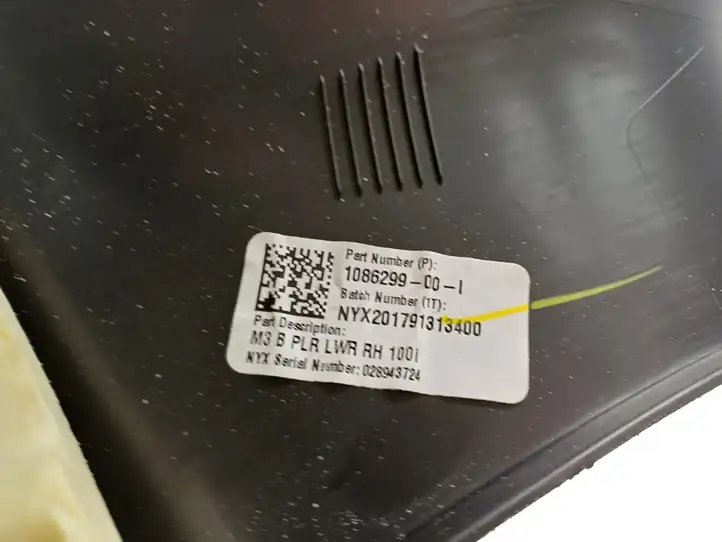 Tesla Model 3 (2017 - 2023) 1086299-00-I Нижняя обшивка стойки B — фото 3