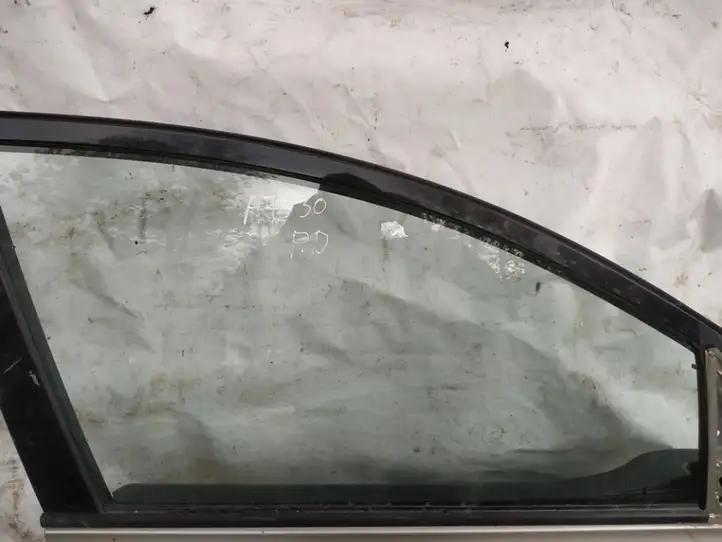 Toyota Avensis Verso (2001 - 2004) Стекло передней двери — фото 1