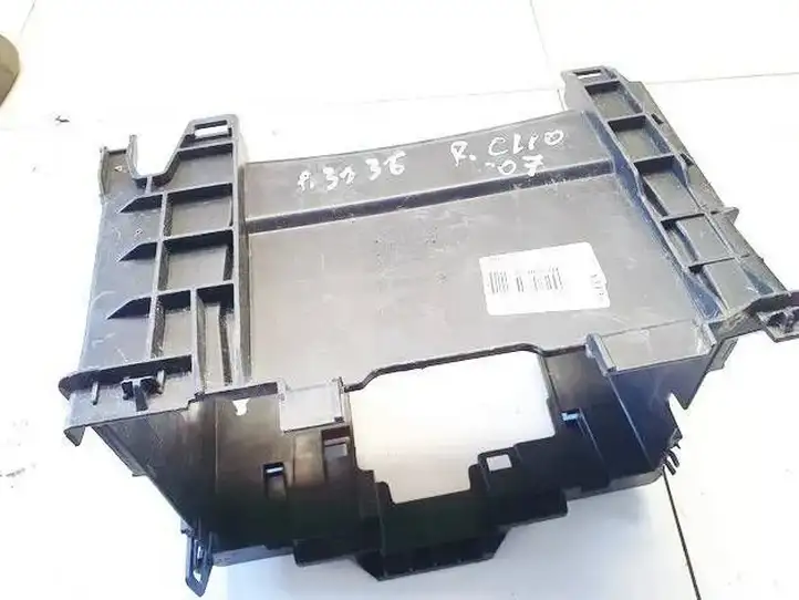 Renault Clio III (2005 - 2012) 8200314272c Крышка ящика аккумулятора — фото 2