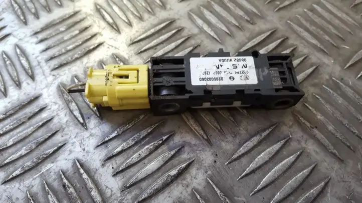 Nissan Note (E11) (2006 - 2014) 985829U00A Датчик удара SRS — фото 1