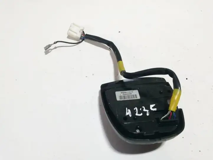 Toyota Yaris Verso (1999 - 2005) 8623013010 Кнопки на рулевом колесе — фото 2