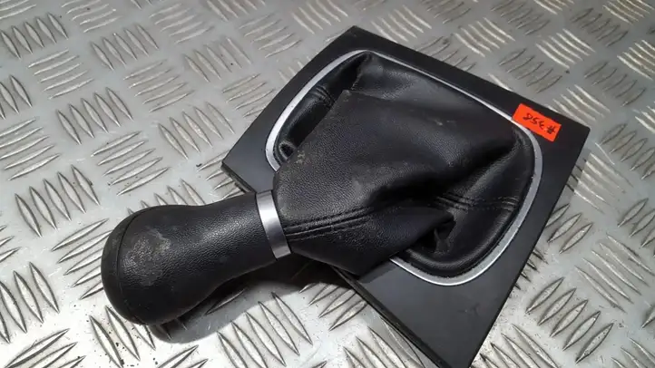 Audi A3/S3 8P (2008 - 2013)  8P0864261 Отделка рычага переключения передач (кожа, головка)