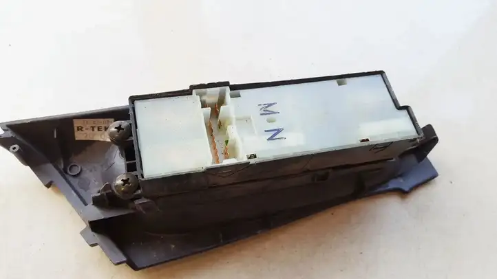 Nissan Almera N16 (2000 - 2010) Кнопка стеклоподъемников — фото 2