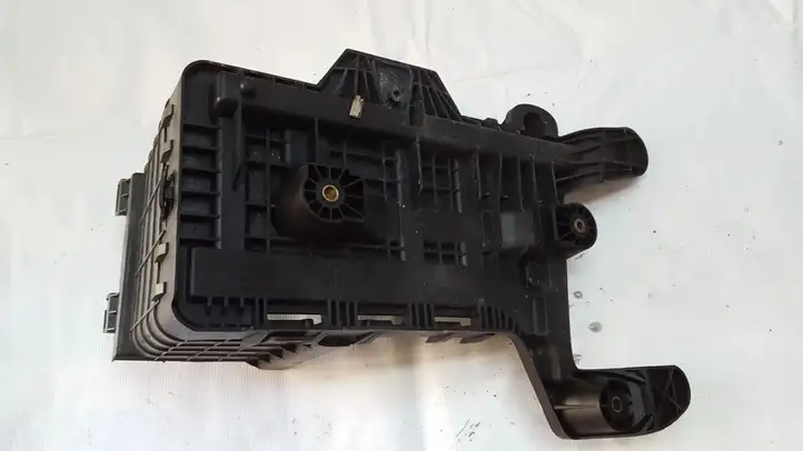 Volkswagen Touran I (2003 - 2010)  1k0915333b Ящик аккумулятора