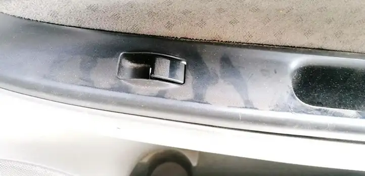 Mazda 6 (2002 - 2005) Кнопка стеклоподъемников — фото 1