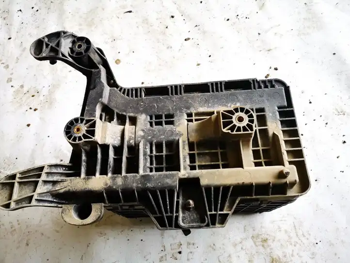 Audi A3/S3 8L (2000 - 2003) 1k0915333b Ящик аккумулятора — фото 3