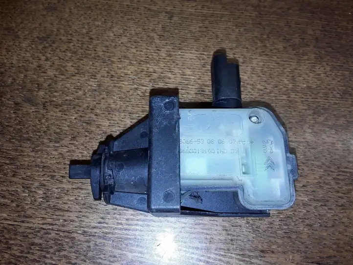 Citroen C4 I Picasso (2006 - 2013) 9660019160 Замок крышки топливного бака — фото 1