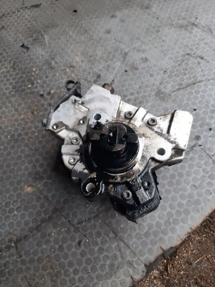 Toyota Corolla E120 E130 (2004 - 2007) 604605980691 Топливный насос — фото 2