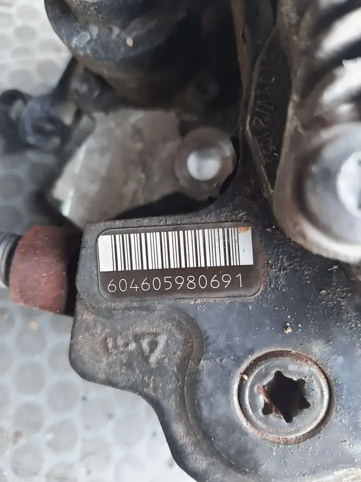 Toyota Corolla E120 E130 (2004 - 2007) 604605980691 Топливный насос — фото 3