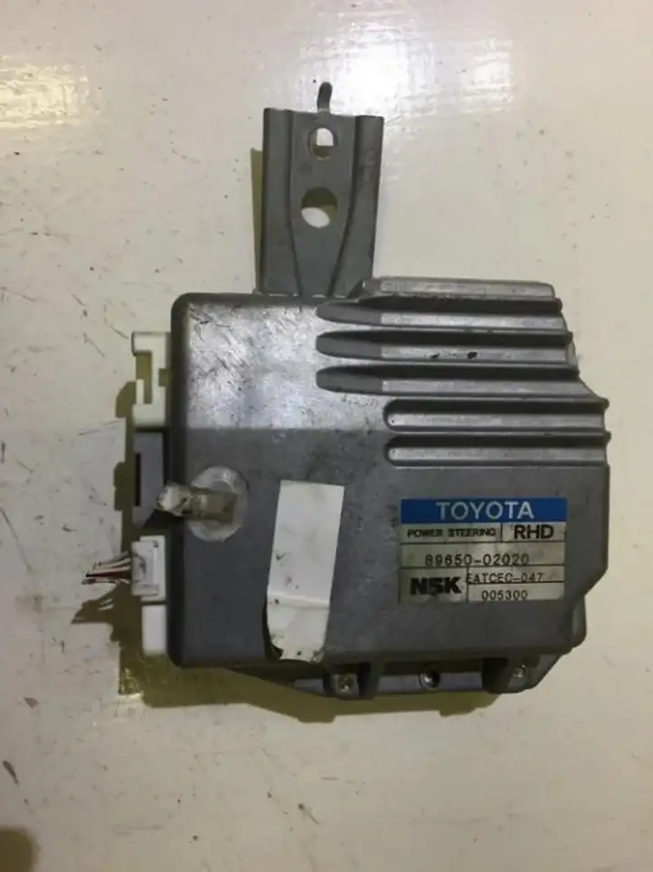 Toyota Corolla E120 E130 (2000 - 2004) 8965002020 Блок управления усилителем руля — фото 1