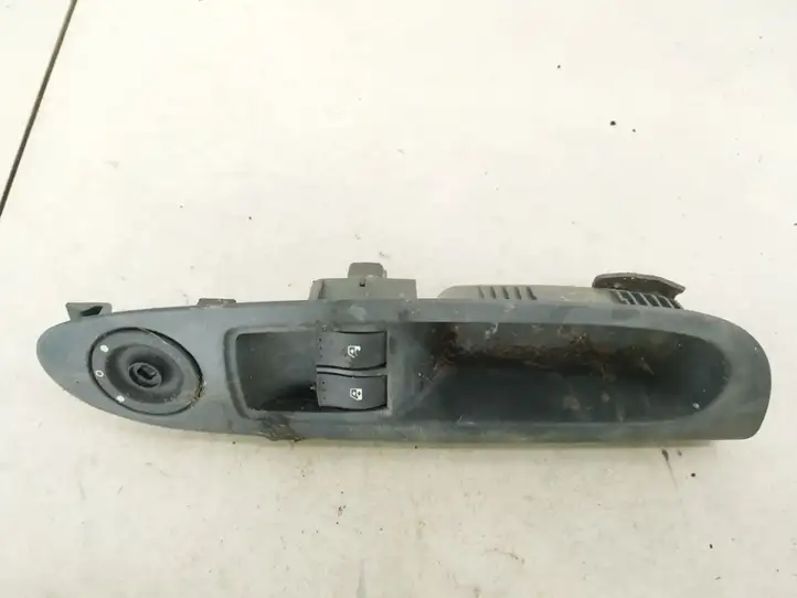 Renault Clio II (2001 - 2005) 8200084012 Кнопка стеклоподъемников — фото 1