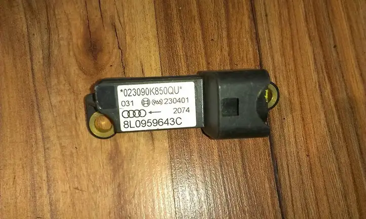 Audi A3/S3 8L (1996 - 2000) 8l0959643c Датчик удара SRS — фото 1