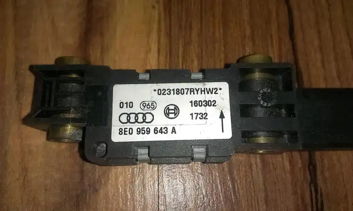 Audi A4 S4 B6 8E 8H (2000 - 2006) 8E0959643a Датчик удара SRS — фото 1