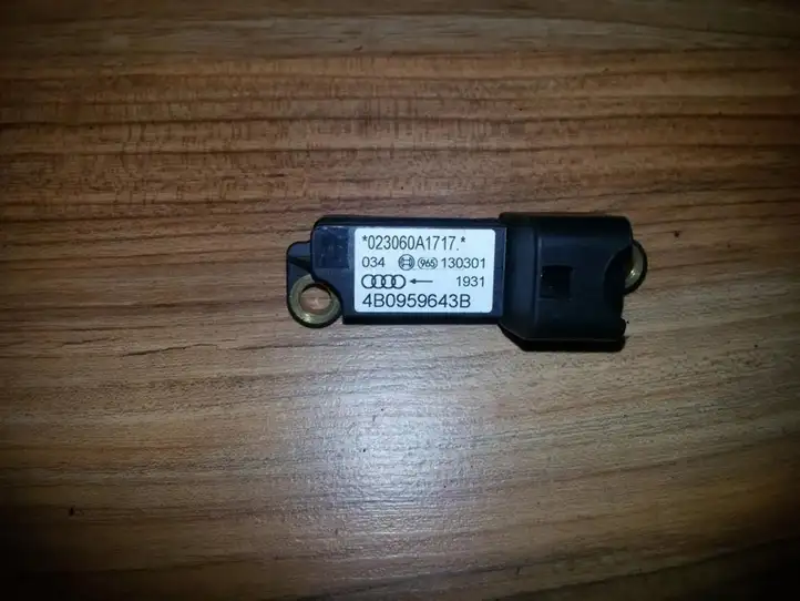 Audi A6 S6 C5 4B (1997 - 2001) 4B0959643B Датчик удара SRS — фото 1