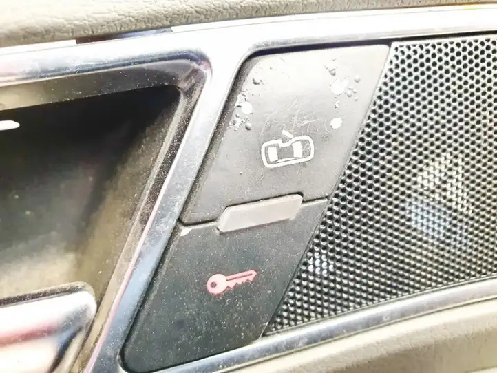 Audi A6 S6 C6 4F (2008 - 2011) Включатель центрального замка — фото 1