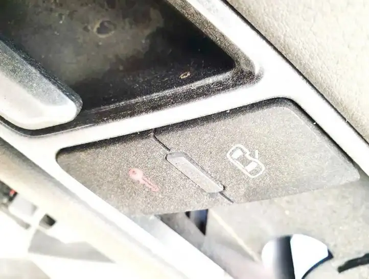 Audi A6 S6 C6 4F (2004 - 2008) Включатель центрального замка — фото 1