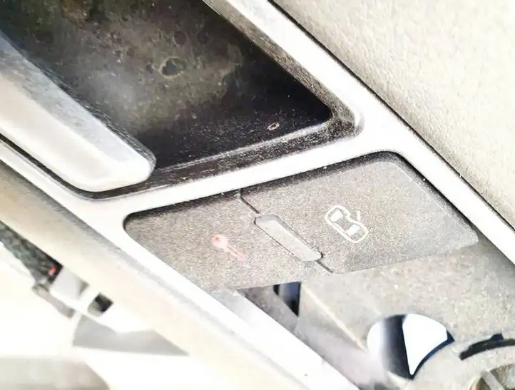 Audi A6 S6 C6 4F (2004 - 2008) Включатель центрального замка — фото 2