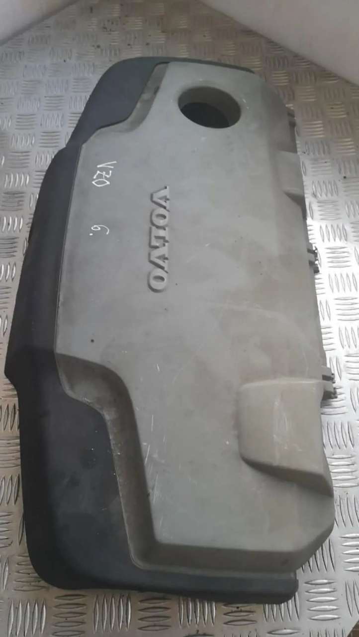 307557535 Volvo V70 Variklio dangtis (apdaila)