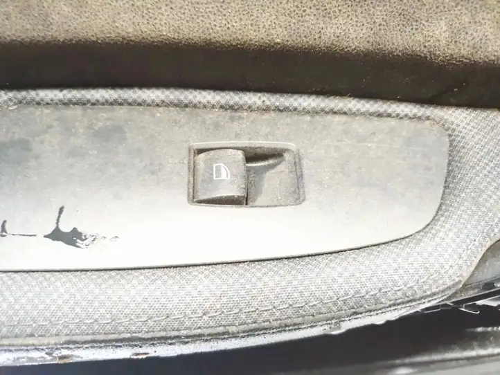 BMW 1 E81 E87 (2004 - 2011) Кнопка стеклоподъемников — фото 2
